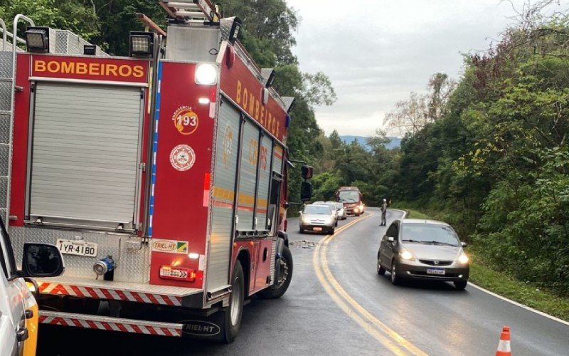 Acidente de trânsito na RS-115, em Gramado, deixa uma pessoa feriada