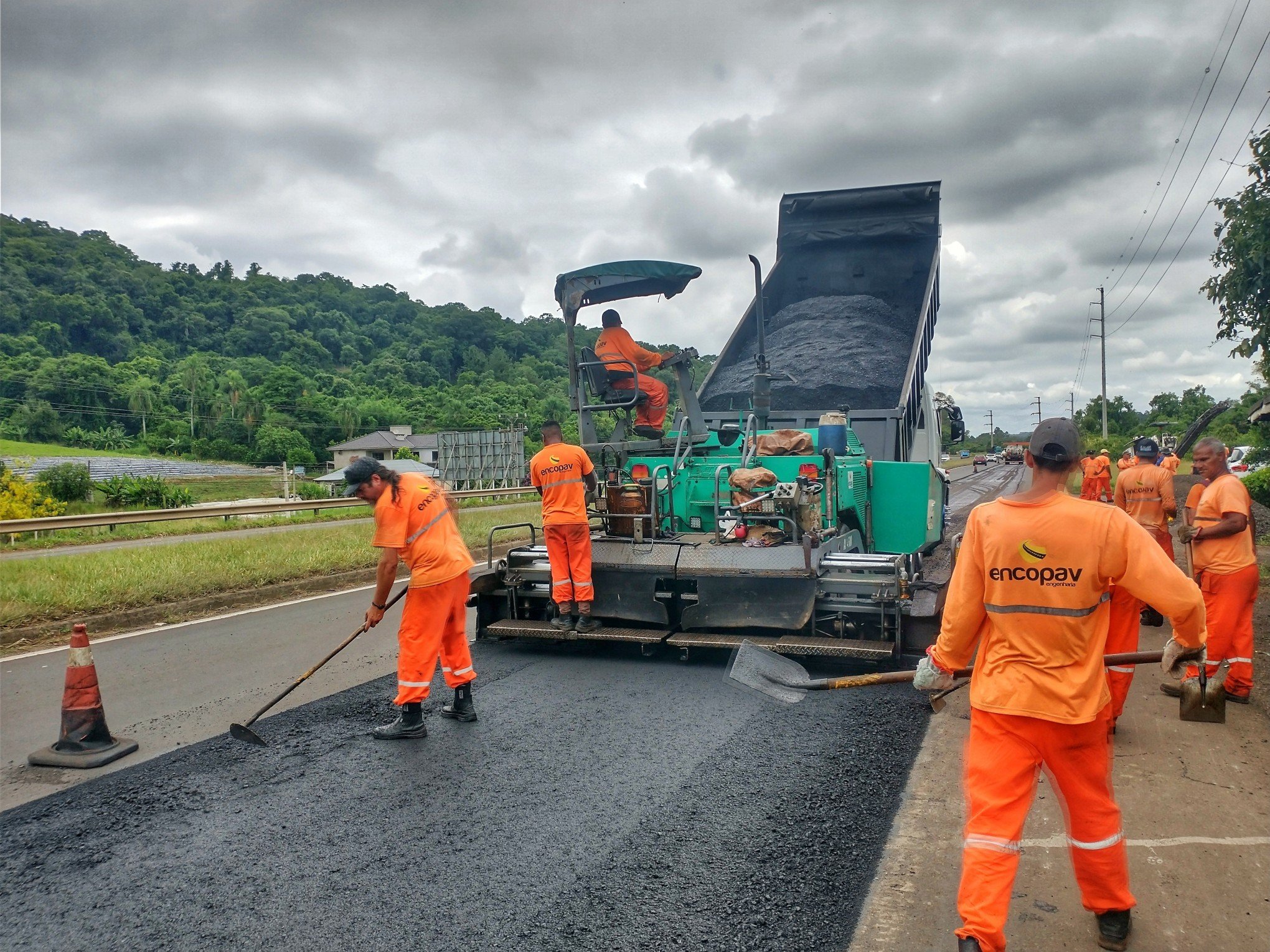 Construção de contenção em viaduto e reparos no asfalto serão executados nesta semana