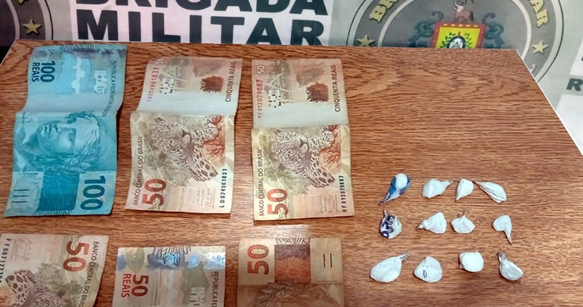 Suspeito é preso por tráfico de drogas em frente à casa noturna em Gramado