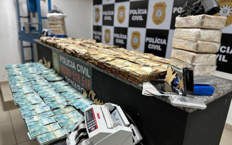Até máquina de contar dinheiro foi apreendida na residência do investigado