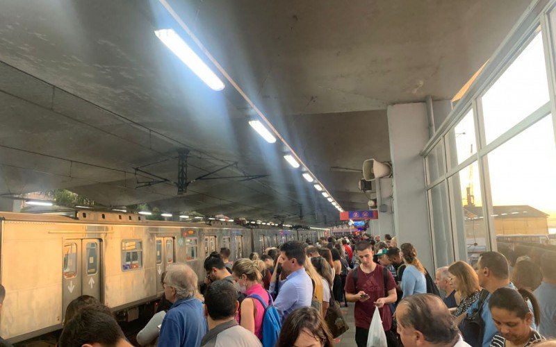Segundo a Trensurb, atraso não tem relação com mobilização do sindicato do metroviários
