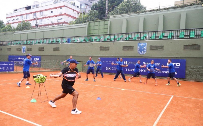 Larri Passos participa de clínica de tênis em Porto Alegre