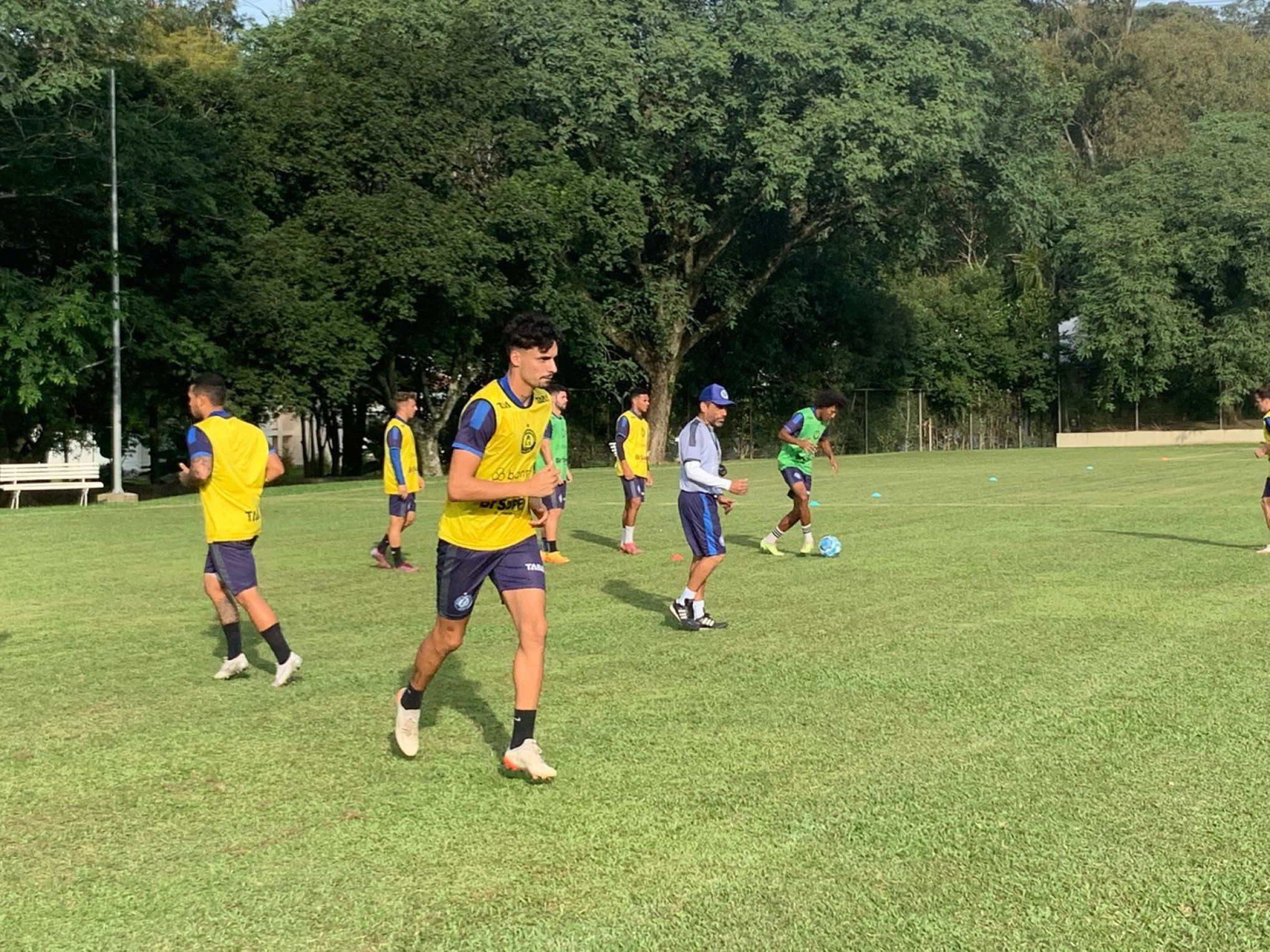 Zagueiro aimoresista vive a expectativa de atuar em Clássico do Vale