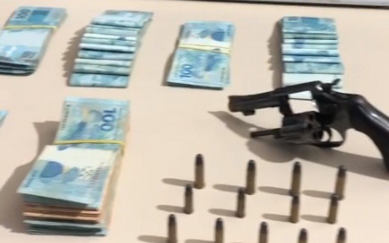 Homem é preso com munições e R$ 58 mil na Serra gaúcha