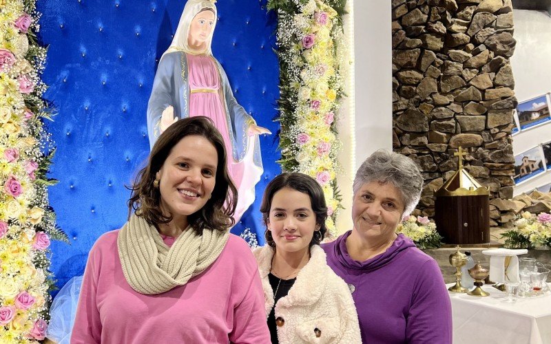 Dhiellen, Alicya e Elia fazem romarias todos os meses até o santuário de Canela