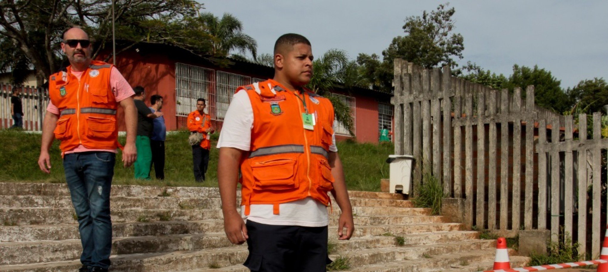 Vai acabar o risco de queda do muro da Escola Cônego José Leão Hartmann, que já dura meses