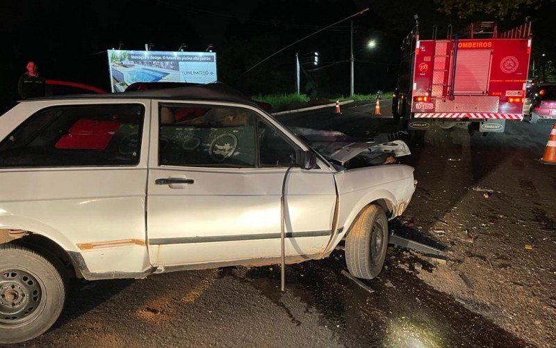 Homem morreu em colisÃ£o frontal entre dois carros em Dois IrmÃ£os