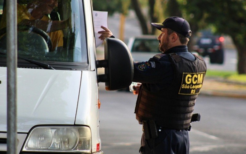 Guarda realiza fiscalização de vans escolares em São Leopoldo