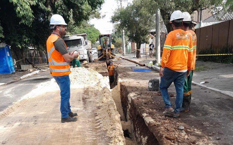 Metrosul trabalha para eliminar esgoto nas ruas e córregos