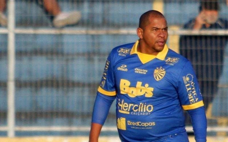 Ex-Inter, atacante Walter estreia pelo Pelotas e chama atenção pela ...