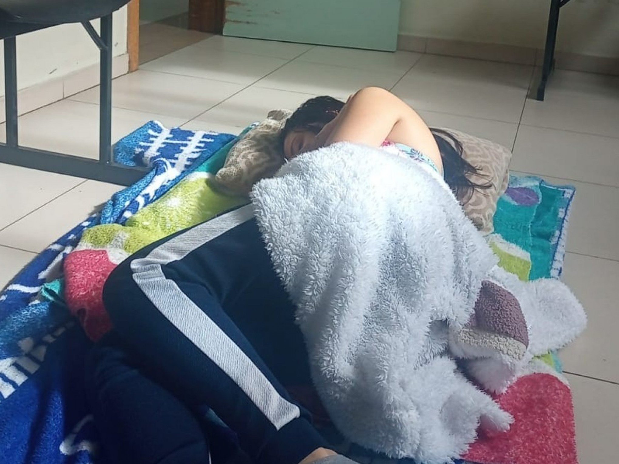 MAIS DE 48 HORAS: Paciente que teve leito improvisado no chão da UPA Canudos ainda aguarda vaga no hospital