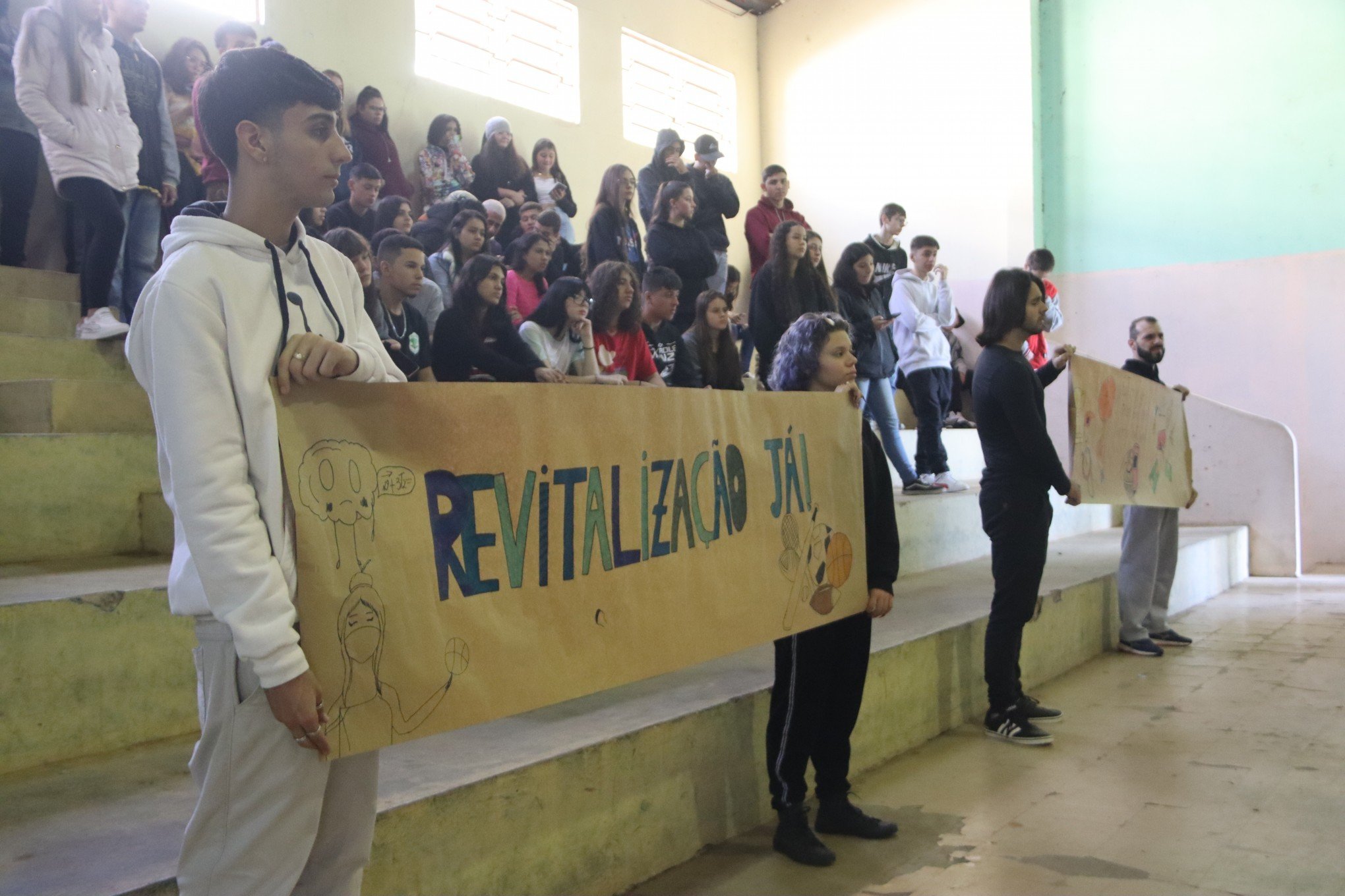 Alunos se mobilizam e pedem por revitalização do ginásio do Parque do Trabalhador