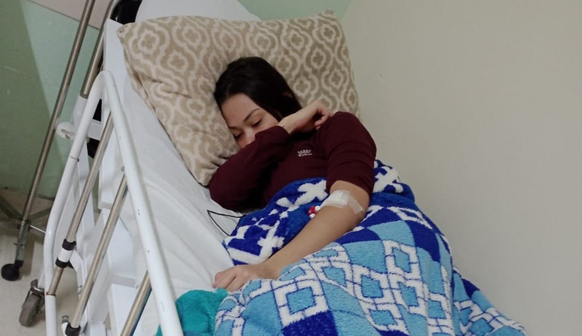 APÓS 72 HORAS: Paciente que teve leito improvisado no chão da UPA Canudos é transferida para o hospital