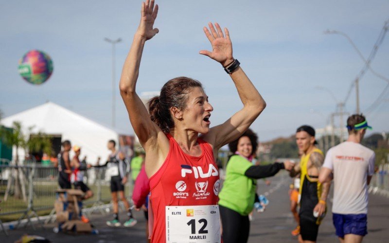 Marlei Willers, de Morro Reuter, venceu a Maratona Internacional de Porto Alegre na categoria feminino | Jornal NH