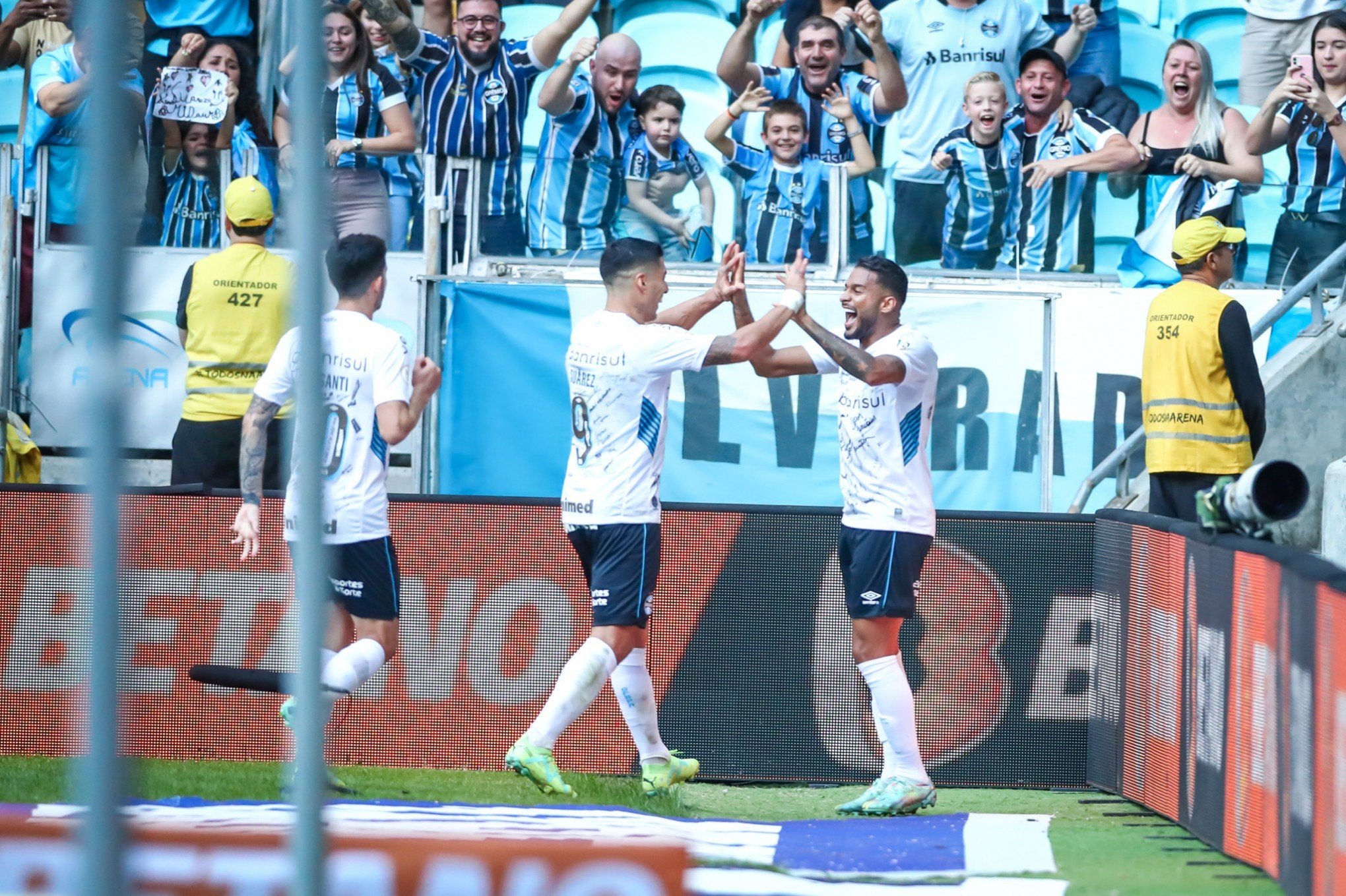 Atlético-MG domina Grêmio, vence e chega ao G4 do Brasileirão