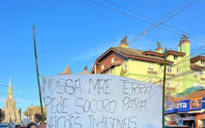 Indígenas que vivem em floresta de Canela protestaram contra o marco temporal