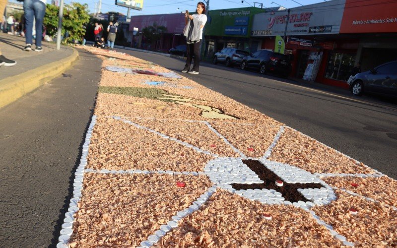 Confecção de tapetes de Corpus Christi | abc+