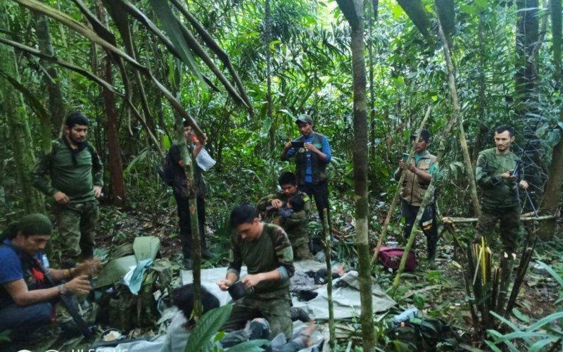 As crianças foram encontradas por uma equipe de buscas que incluía indígenas voluntários e forças especiais militares | Jornal NH