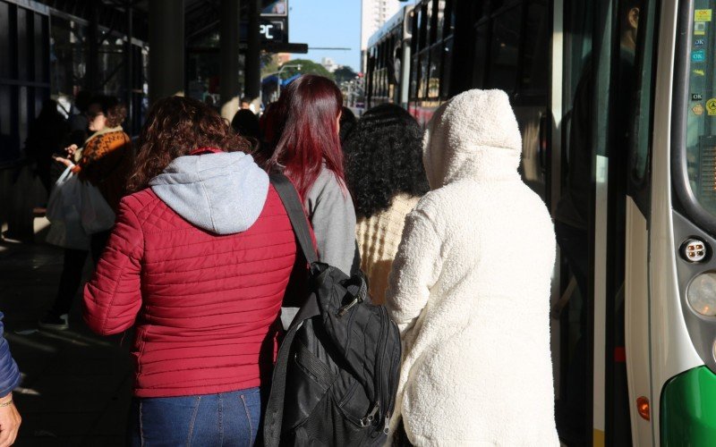 Frio fez a população tirar os casacos pesados do armário | abc+