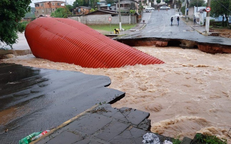 Arroio Kruze transbordou no bairro Santo AndrÃ©