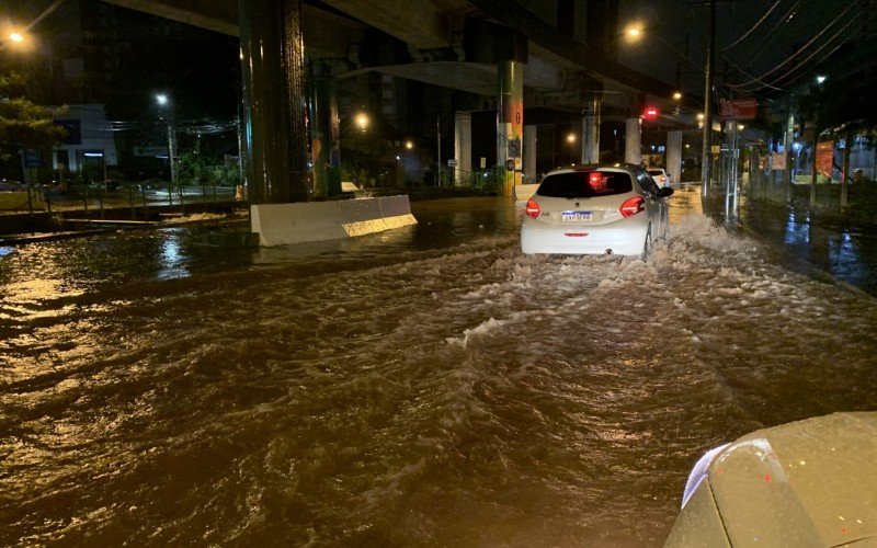 Na&ccedil;&otilde;es Unidas, no Centro de Novo Hamburgo, tem pontos de alagamento