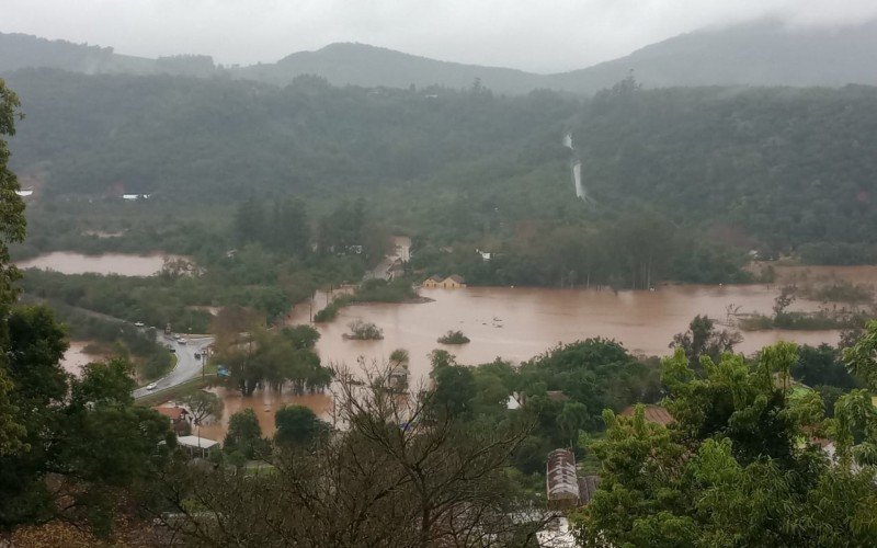 Vista do belvedere mostra a dimensão dos alagamentos em Ivoti