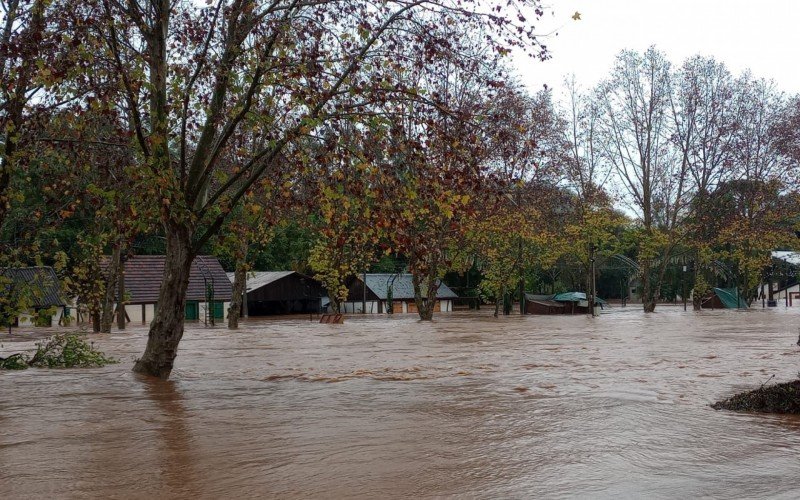 Núcleo de Casas Enxaimel abaixo da água