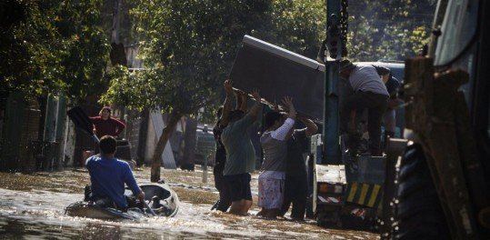 Nível do Rio dos Sinos sobe e exige remoção de famílias