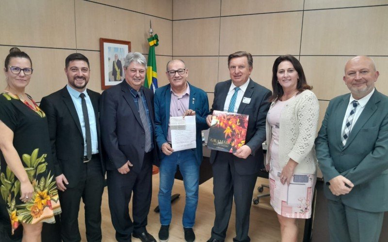 Legislativo e Executivo de Gramado entregaram projeto do Instituto Federal no MEC, em Brasília, em junho de 2023