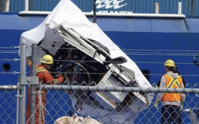 SUBMARINO DO TITANIC: Imagens mostram a chegada dos destroços do Titan em porto do Canadá
