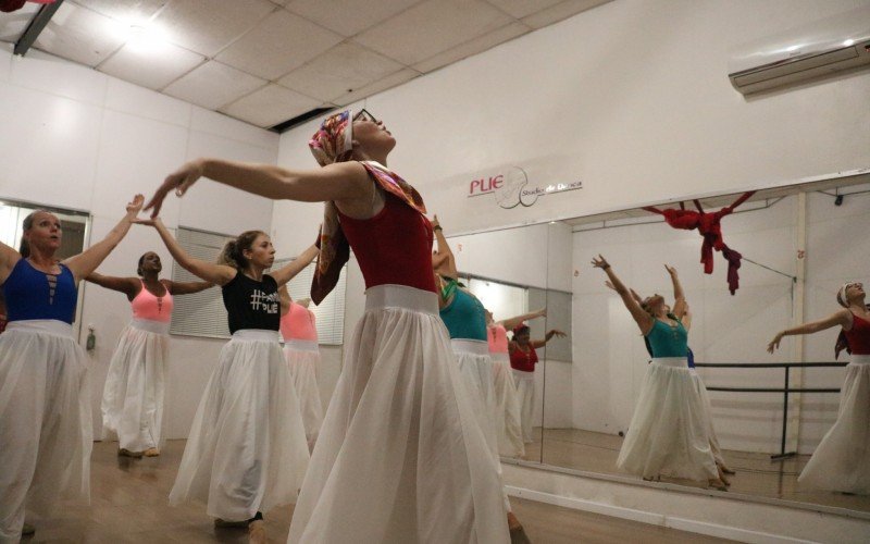 Bailarina de Novo Hamburgo se dedica a levar dança para a comunidade do bairro São Jorge