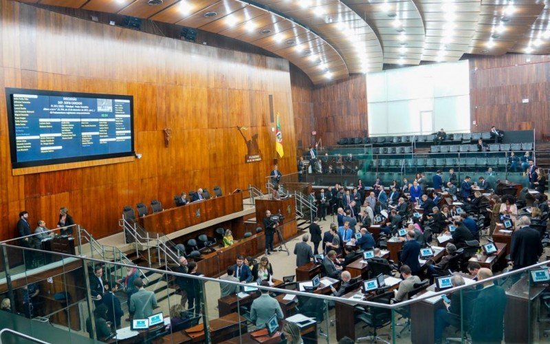 Parlamentares devem apreciar o texto a partir das 14 horas | abc+