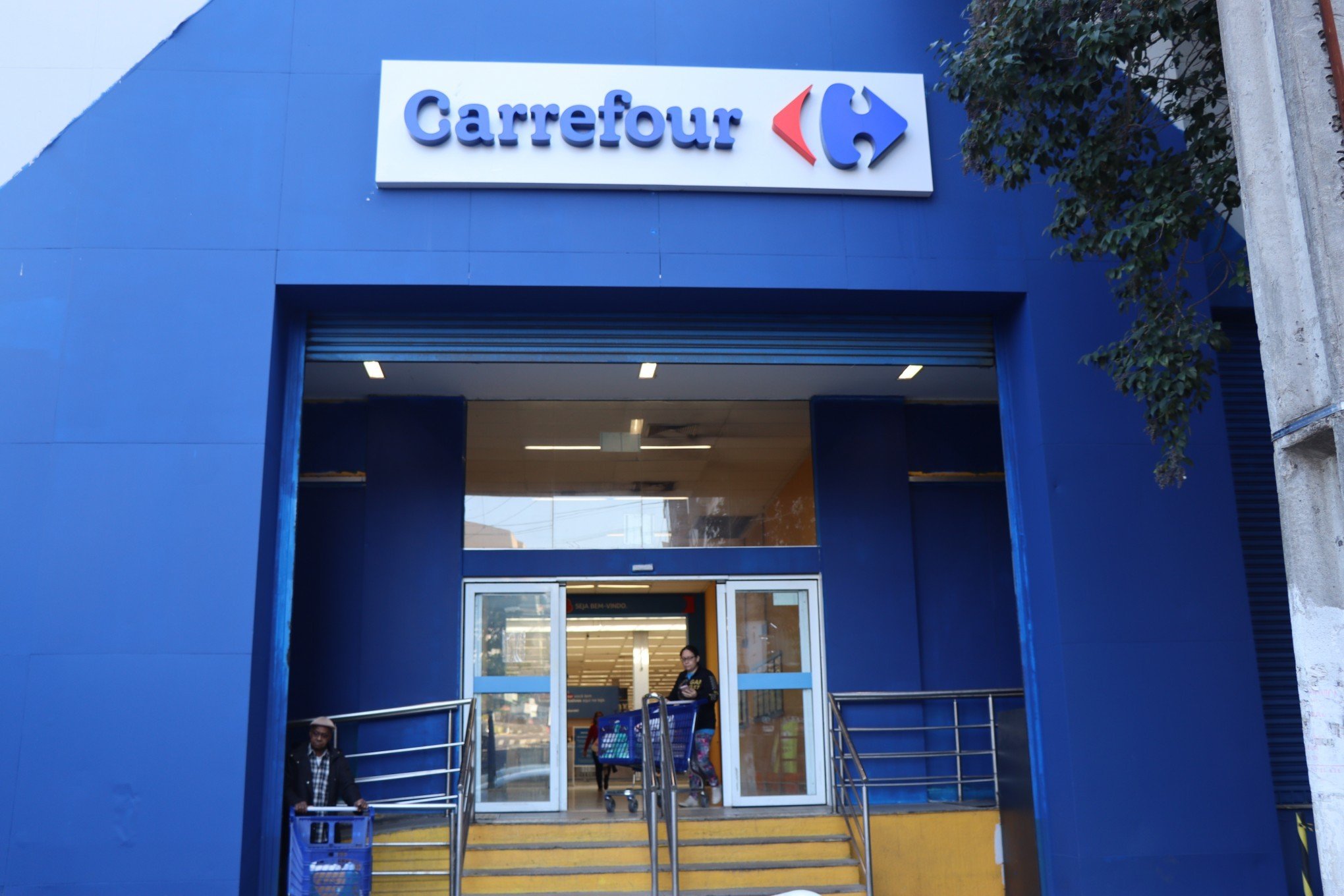 Carrefour aumenta lucro, com alta da receita acima da previsão no primeiro semestre de 2023