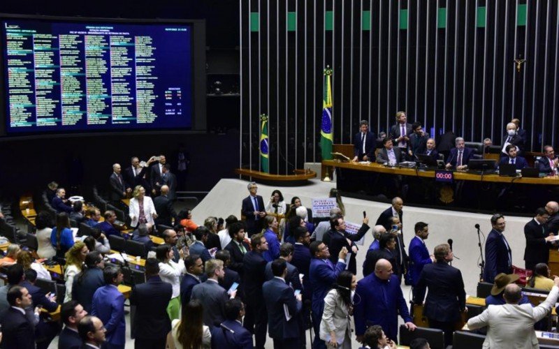 Confusão generalizada na sessão da Câmara dos Deputados na tarde desta quarta-feira (5) | abc+