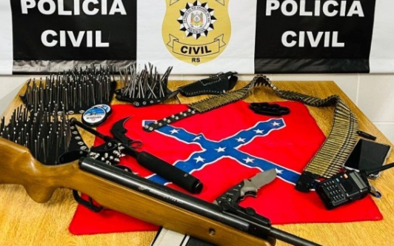 Bandeira confederada americana encontrada durante ação da Polícia Civil | Jornal NH