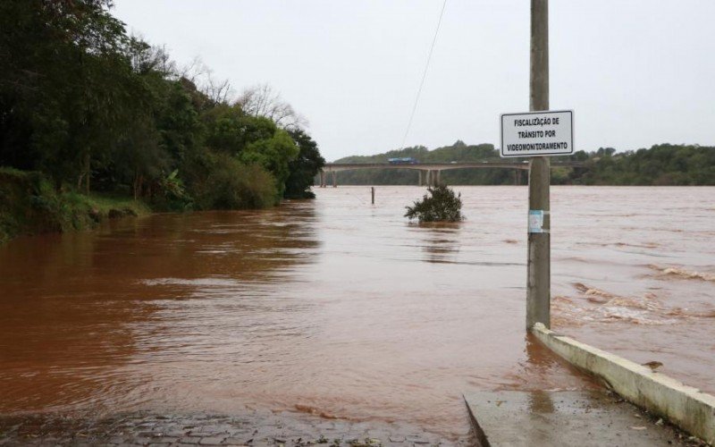 Ruas de Lajeado foram interditadas por causa da cheia do Rio Taquari