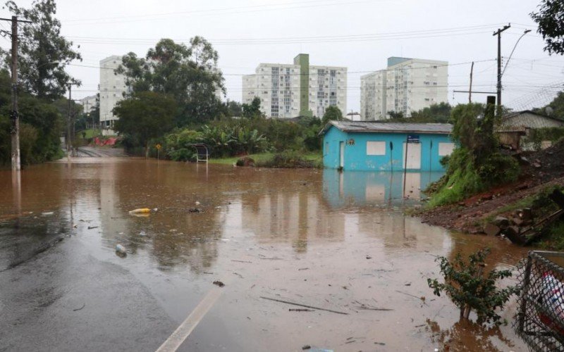 FamÃ­lias foram retiradas de suas casas por causa da cheia do Rio Taquari, em Lajeado