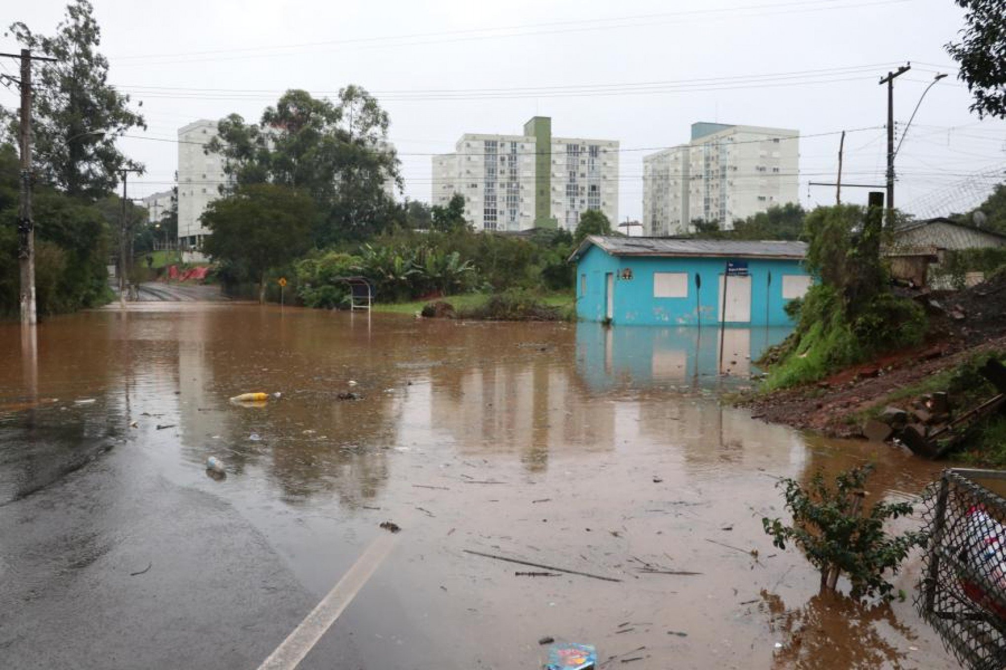 EFEITO DO CICLONE: Cheia do Rio Taquari faz Lajeado fechar ruas e famílias saírem de casa