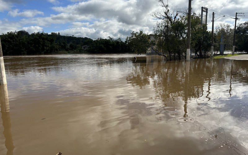 CHUVA NO RS: Rio Caí ultrapassa cota de inundação em São Sebastião do Caí