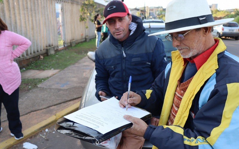 Assinaturas foram coletas na saÃ­da da escola