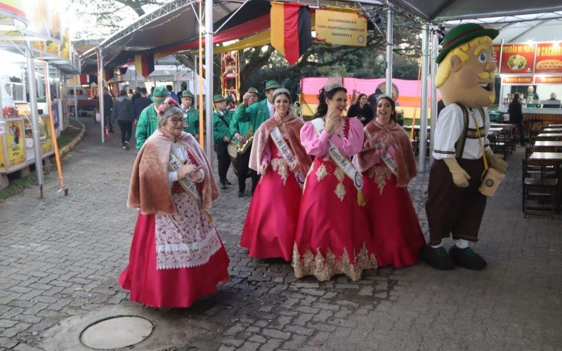 Corte da São Leopoldo Fest caminhou por todos os espaços do evento dando as boas-vindas aos visitantes