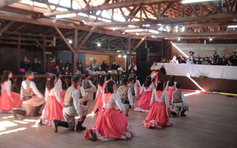 Lomba Grande recebe evento regional de danças tradicionalistas