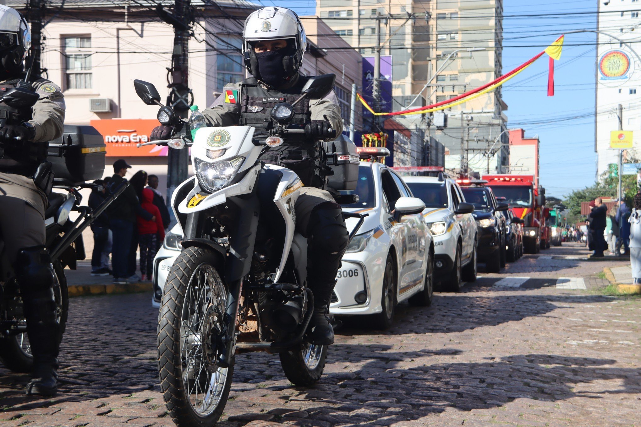 Desfile Oficial da SÃ£o Leopoldo Fest 2023 ocorreu na Rua IndependÃªncia