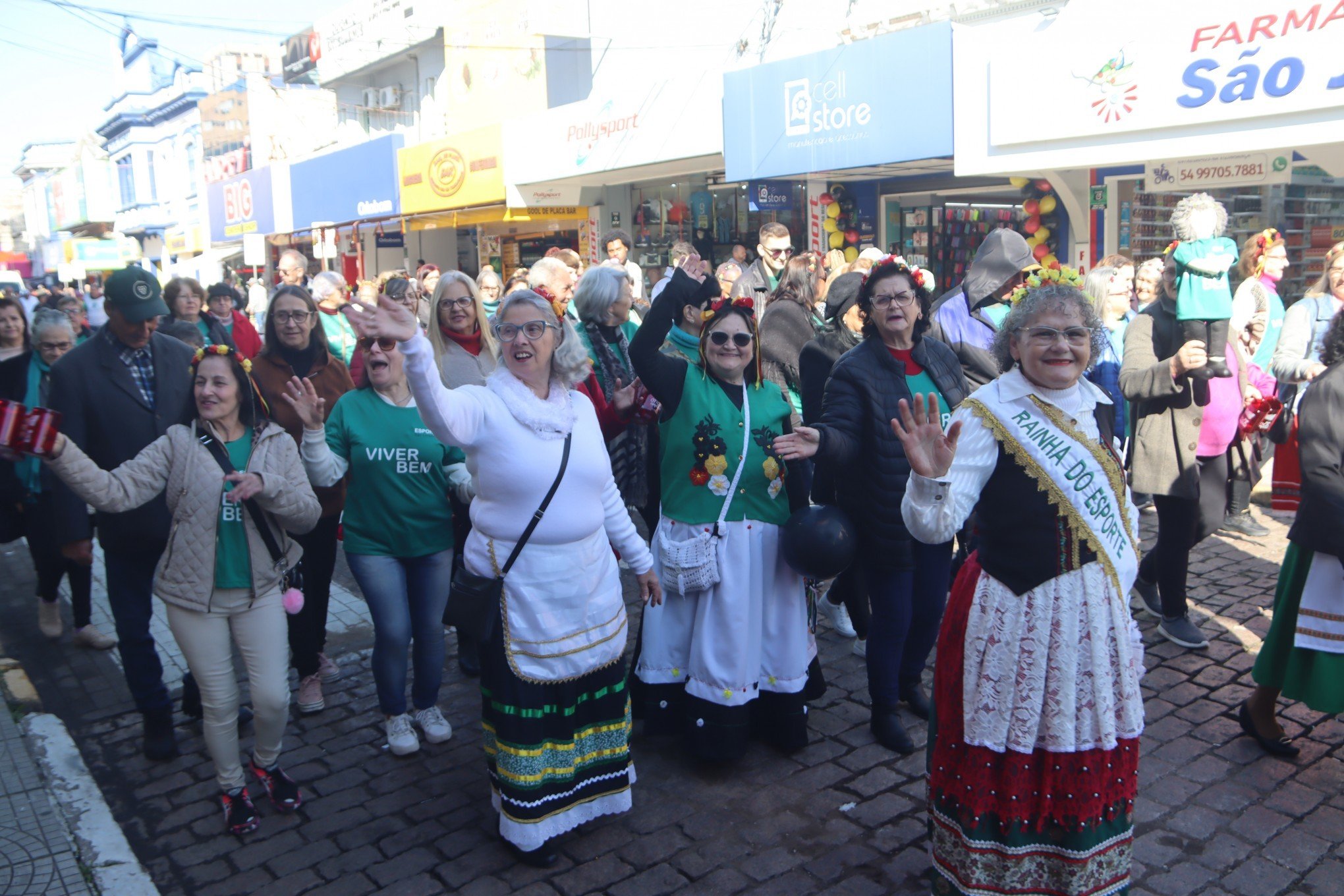 Desfile Oficial da SÃ£o Leopoldo Fest 2023 ocorreu na Rua IndependÃªncia