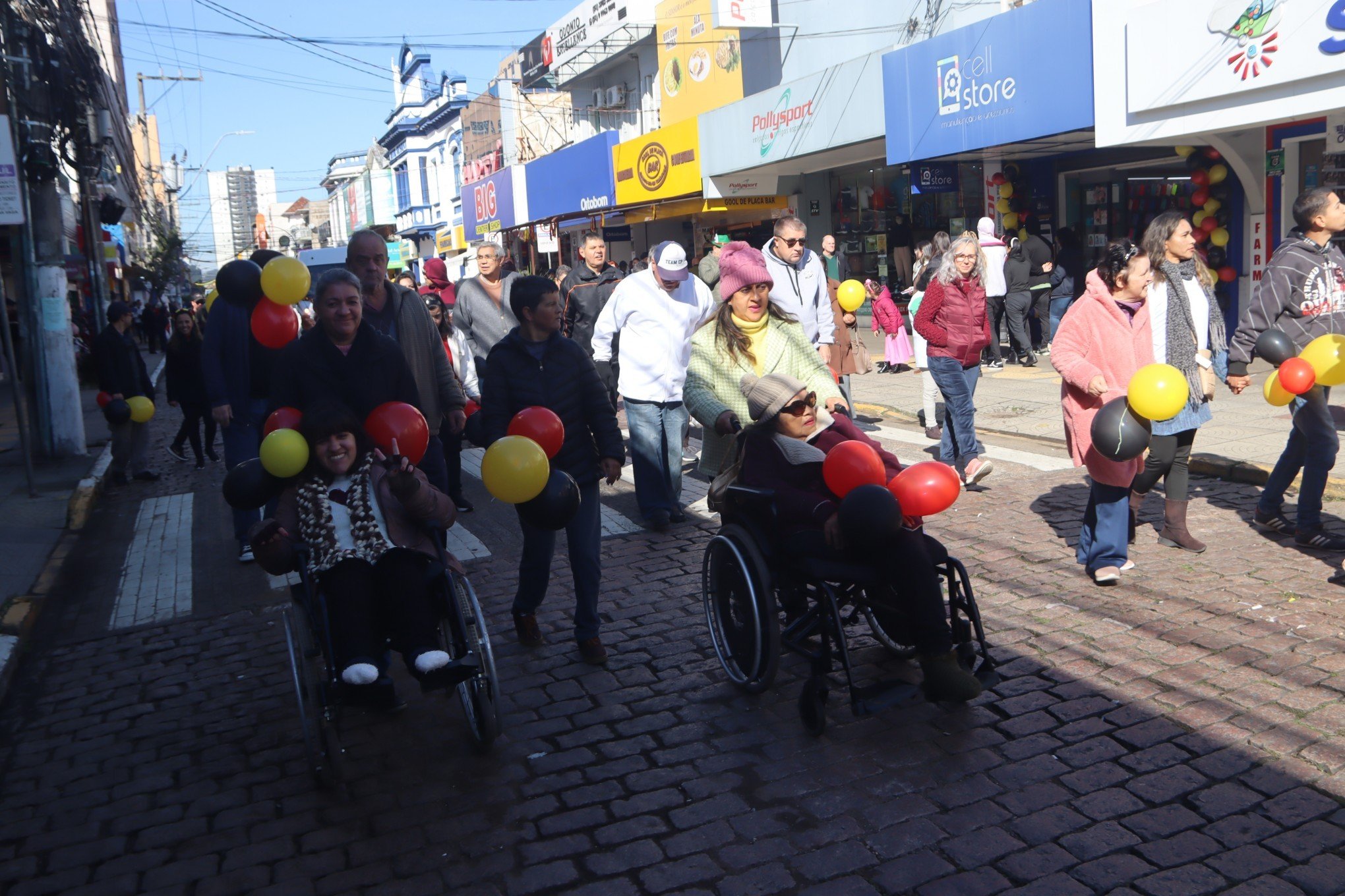 Desfile Oficial da SÃ£o Leopoldo Fest 2023 ocorreu na Rua IndependÃªncia