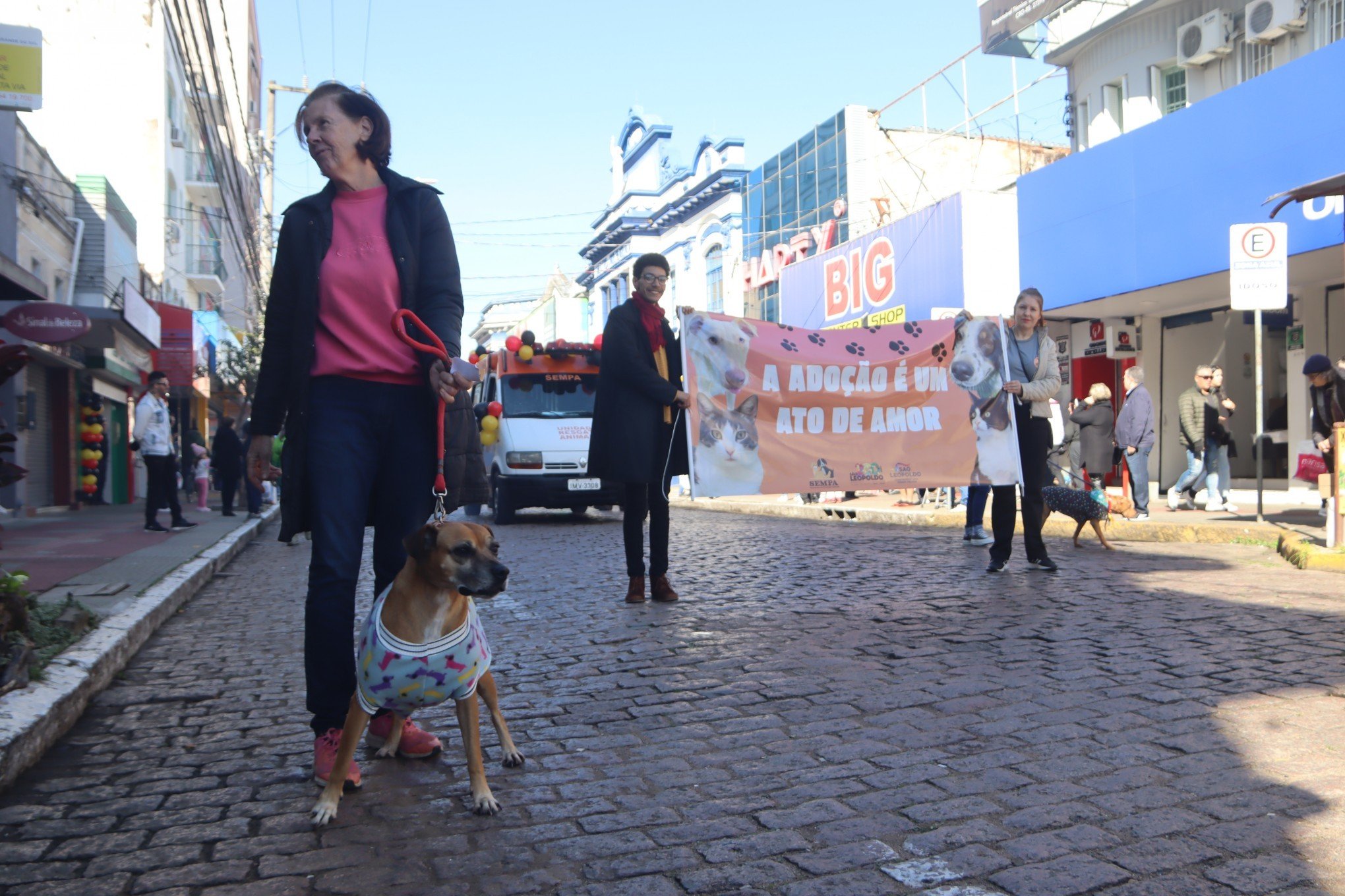 Desfile Oficial da SÃ£o Leopoldo Fest 2023 ocorreu na Rua IndependÃªncia