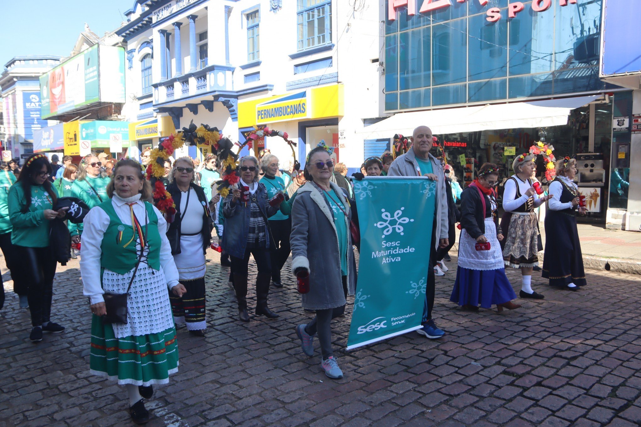 Desfile Oficial da SÃ£o Leopoldo Fest 2023 ocorreu na Rua IndependÃªncia