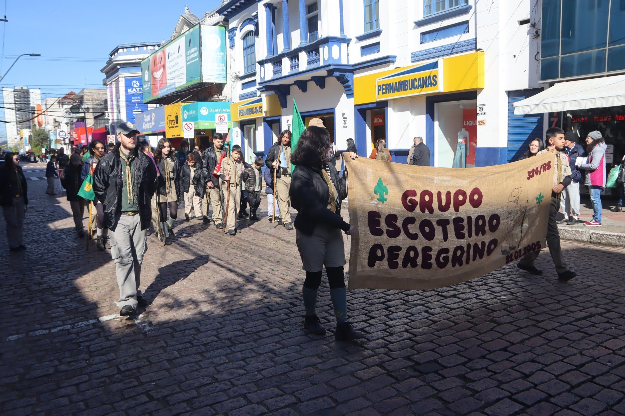 Desfile Oficial da SÃ£o Leopoldo Fest 2023 ocorreu na Rua IndependÃªncia