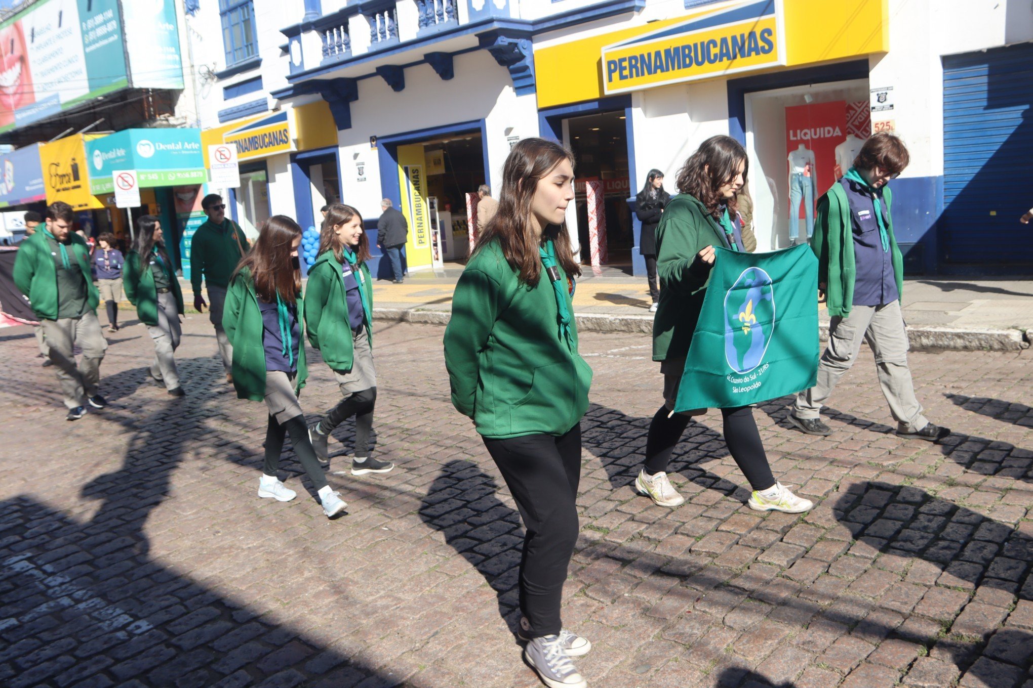 Desfile Oficial da SÃ£o Leopoldo Fest 2023 ocorreu na Rua IndependÃªncia