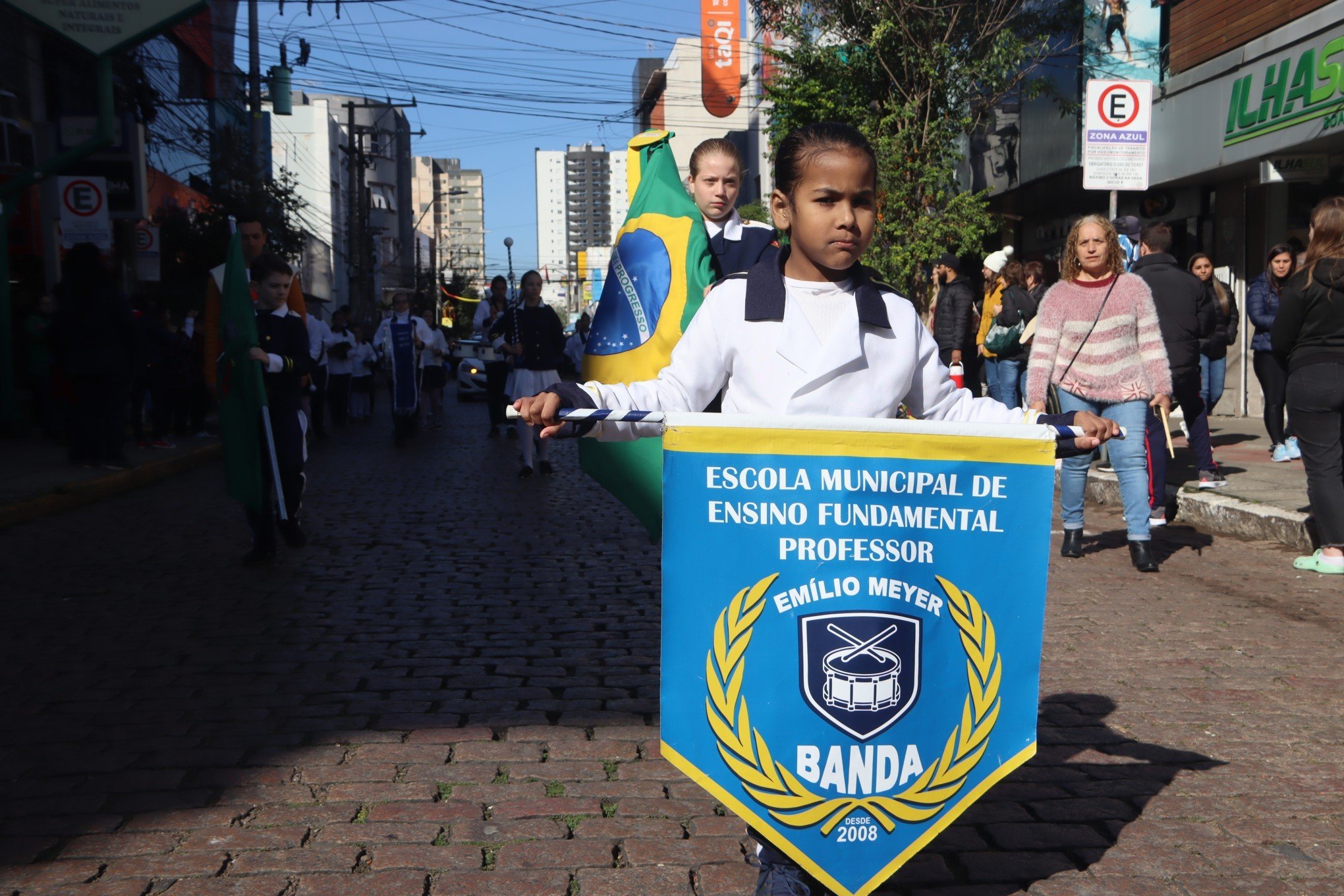 Desfile Oficial da SÃ£o Leopoldo Fest 2023 ocorreu na Rua IndependÃªncia